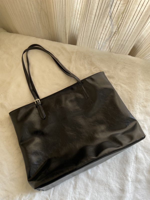 The Slender Commuter Tote | Black